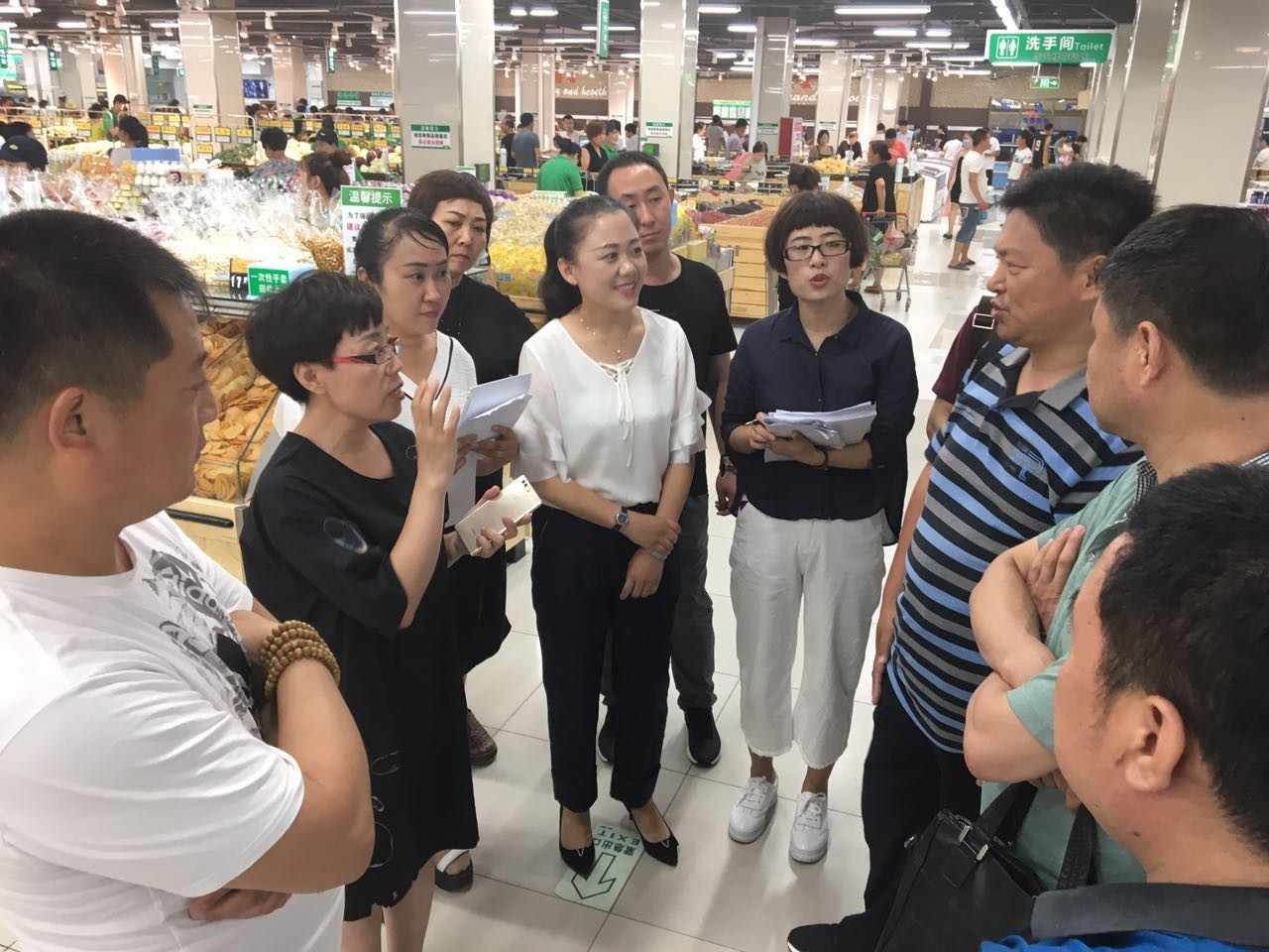 河北省市场监督管理局领导到青县信誉楼商厦开展"食品销售示范单位创建检查验收工作"